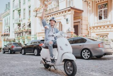 agenzia di noleggio auto e scooter